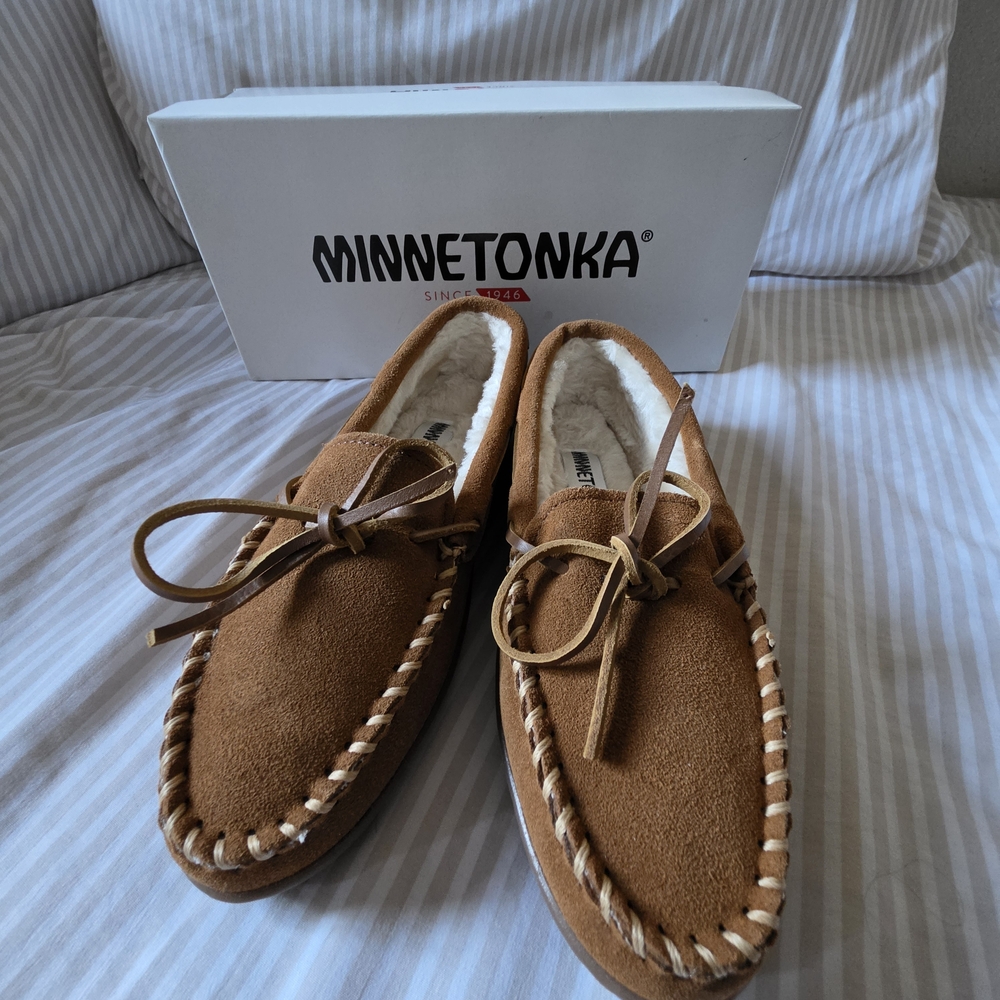 Minnetonka Chestnut Brown Suede Moccasin Slippers